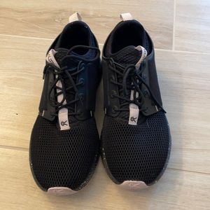 Kuru Atom Black-Lilac Sneaker Size 9